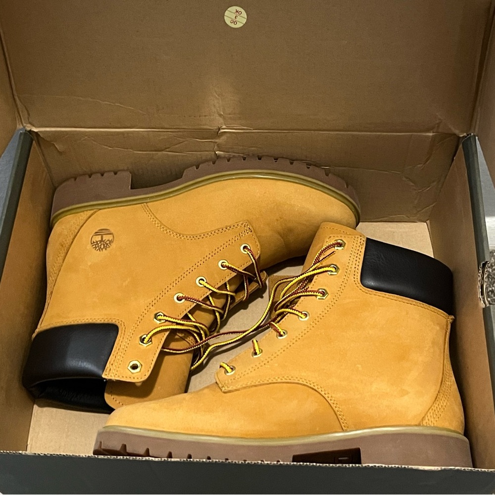 Women’s Wheat Nubuck Timberland Boots